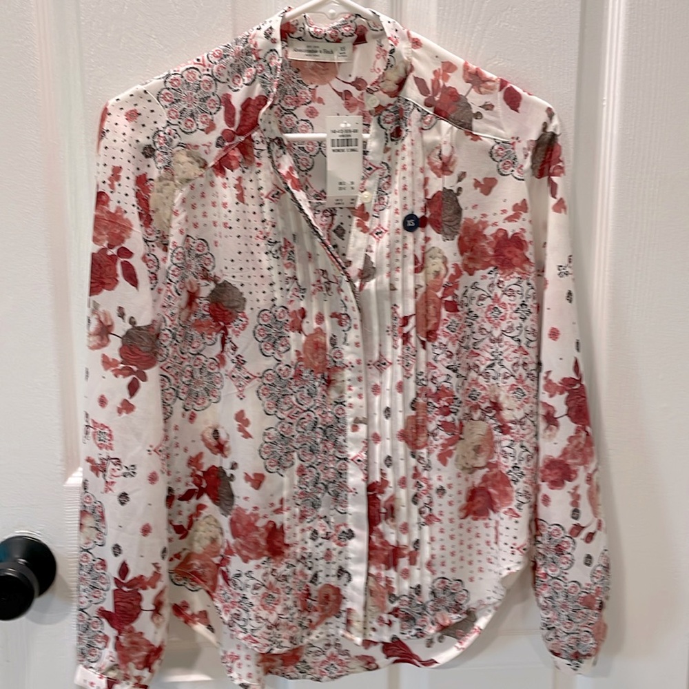 NWT Abercrombie and Fitch Floral Long sleeve Top XS